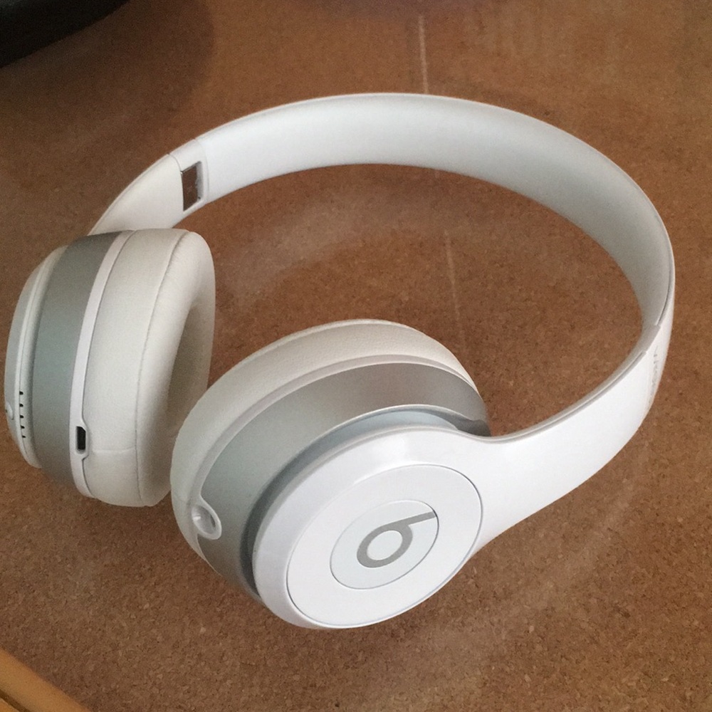 Beats Wireless 3 headphones